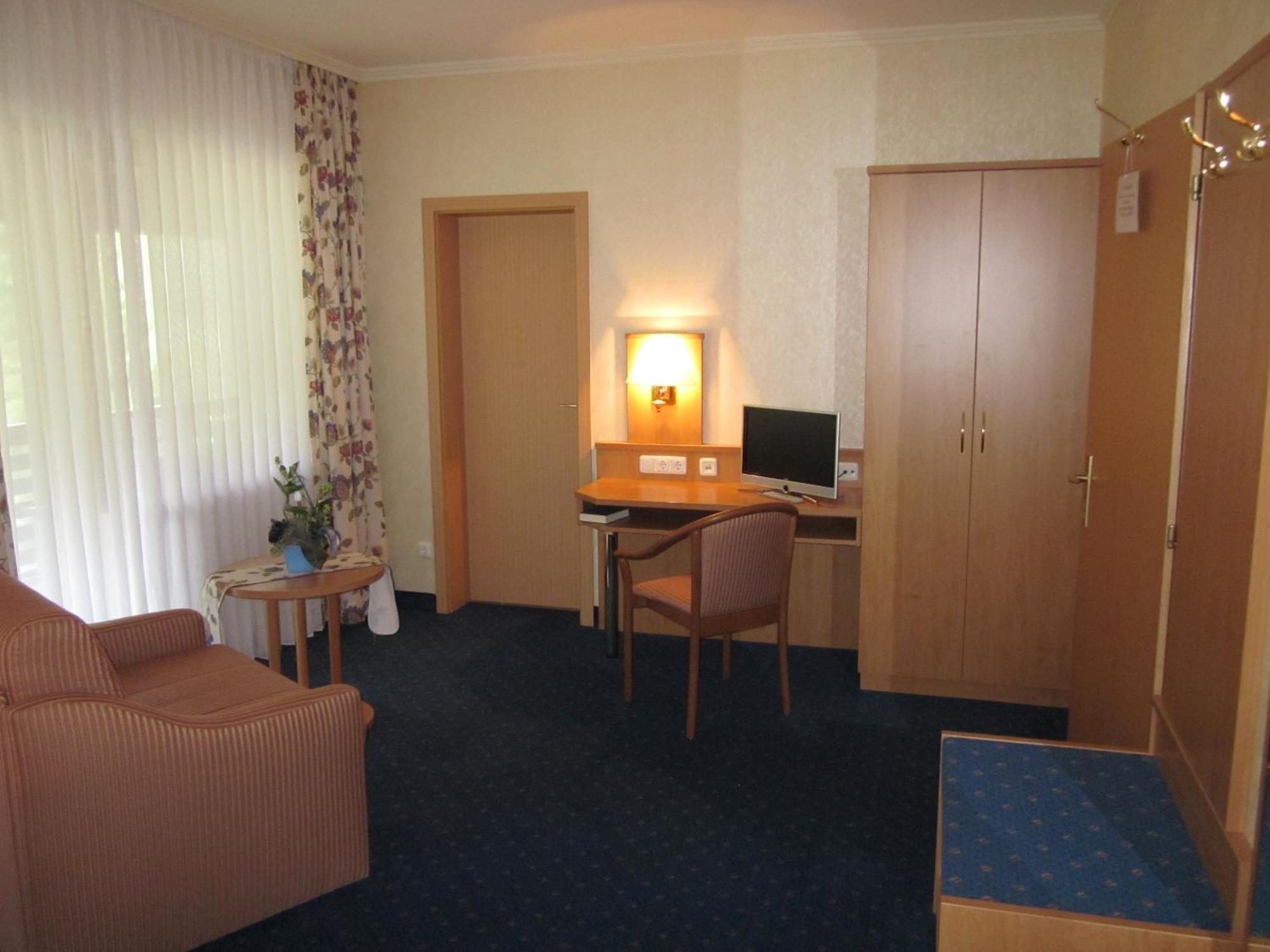 Gasthof Rodachtal Mit Gaestehaus Katharina Schwarzenbach am Wald Bilik gambar