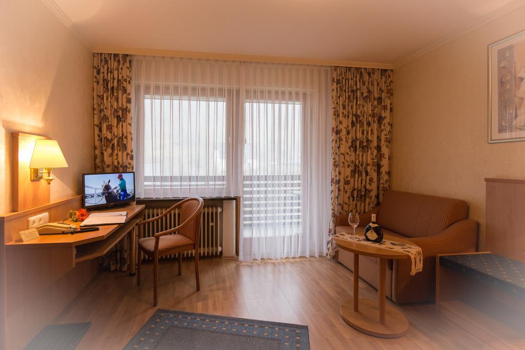 Gasthof Rodachtal Mit Gaestehaus Katharina Schwarzenbach am Wald Luaran gambar